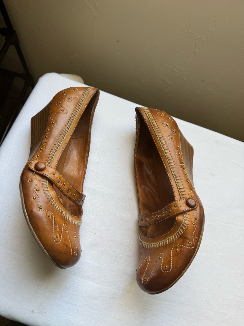 Vintage-inspired Y2K Dollhouse Cognac leather Mary Jane wedges Size 9